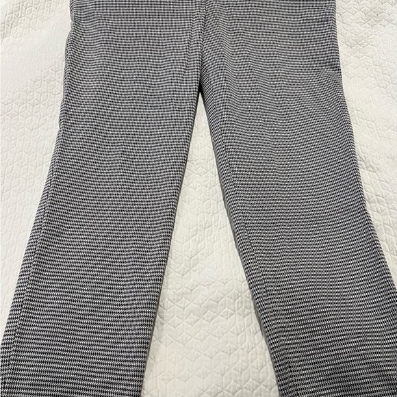 Theory Houndstooth cropped B&W NWT size ten cropped pants. - Picture 2 of 15